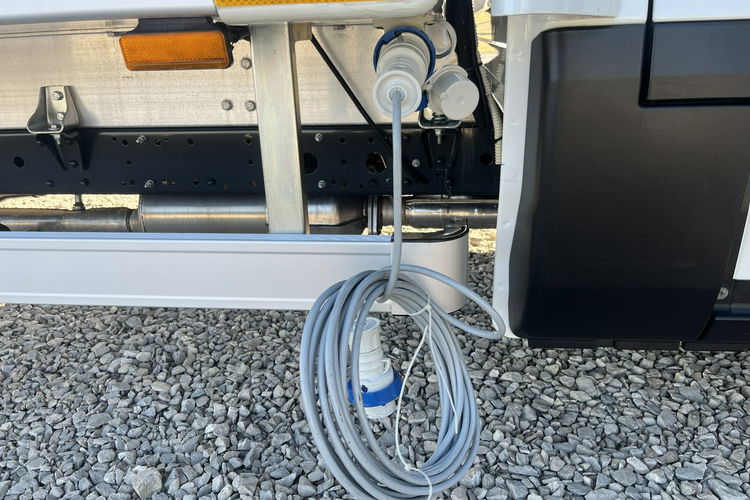 Iveco Daily 35S18 Hi-Matic 3.0/180KM B.A.R._750kg Chłodnia -20/+30 C + Sieć_230V zdjęcie 11