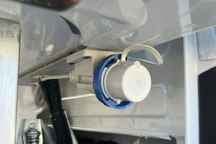 Iveco Daily 35S18 Hi-Matic 3.0/180KM B.A.R._750kg Chłodnia -20/+30 C + Sieć_230V zdjęcie 40