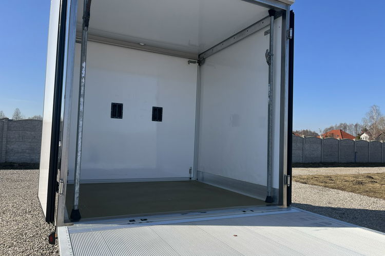 Iveco Daily 35S18 Hi-Matic 3.0/180KM B.A.R._750kg Chłodnia -20/+30 C + Sieć_230V zdjęcie 8