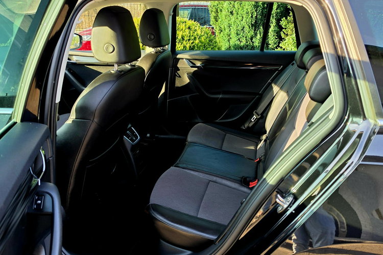 Skoda Octavia 1.6 TDi 115KM STYLE / I-właściciel / Serwisowana w ASO zdjęcie 24