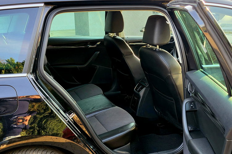 Skoda Octavia 1.6 TDi 115KM STYLE / I-właściciel / Serwisowana w ASO zdjęcie 27