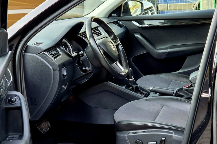 Skoda Octavia 1.6 TDi 115KM STYLE / I-właściciel / Serwisowana w ASO zdjęcie 5