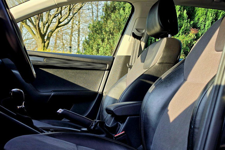 Skoda Octavia 1.6 TDi 115KM STYLE / I-właściciel / Serwisowana w ASO zdjęcie 8