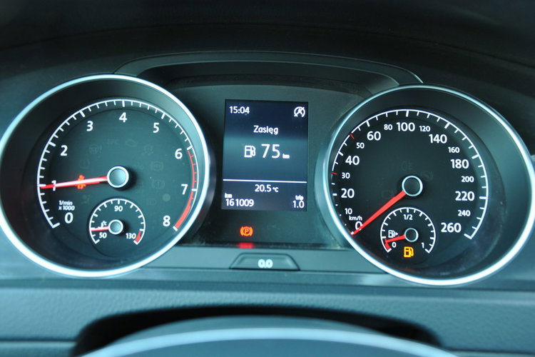 Volkswagen Golf 1.0B 85KM Manual 5-G SalonPL 1wł AppConnect Ledy CzujnikiPark zdjęcie 12