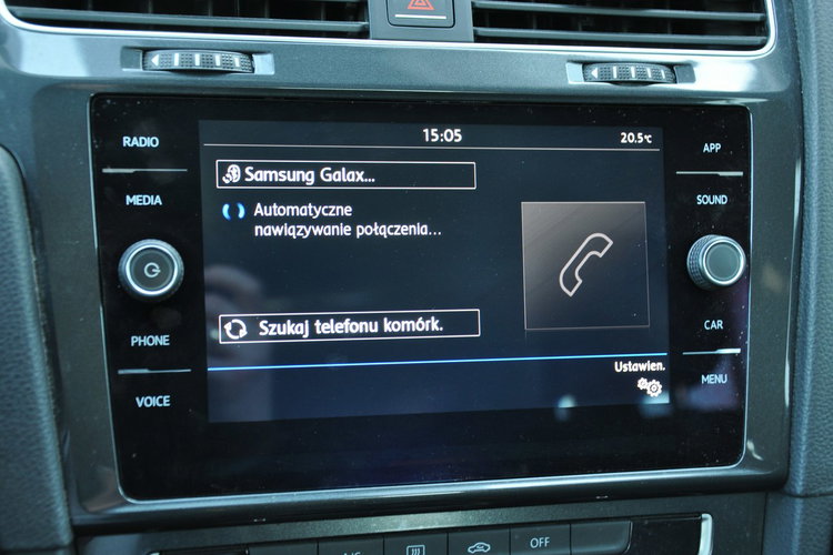 Volkswagen Golf 1.0B 85KM Manual 5-G SalonPL 1wł AppConnect Ledy CzujnikiPark zdjęcie 17