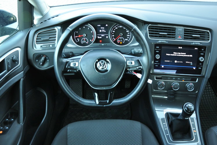 Volkswagen Golf 1.0B 85KM Manual 5-G SalonPL 1wł AppConnect Ledy CzujnikiPark zdjęcie 21