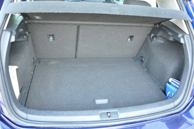 Volkswagen Golf 1.0B 85KM Manual 5-G SalonPL 1wł AppConnect Ledy CzujnikiPark zdjęcie 23