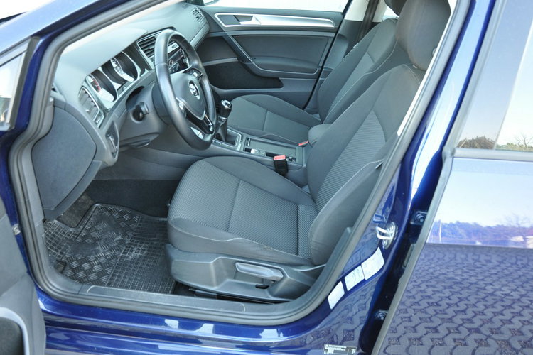 Volkswagen Golf 1.0B 85KM Manual 5-G SalonPL 1wł AppConnect Ledy CzujnikiPark zdjęcie 9
