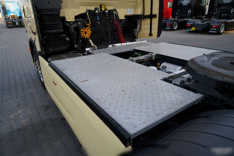 Iveco S-WAY / 570 / RETARDER / KLIMATYZACJA POSTOJOWA / CAŁA NA PODUSZKACH / OPONY 100% / ALUFELGI / SKÓRY / zdjęcie 13