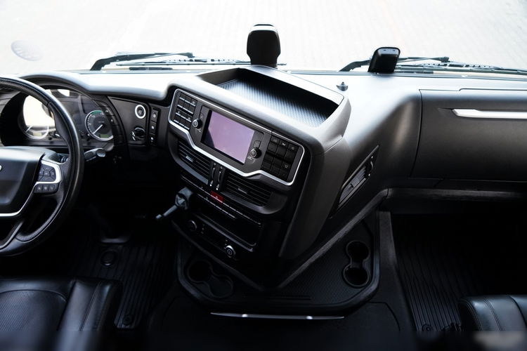 Iveco S-WAY / 570 / RETARDER / KLIMATYZACJA POSTOJOWA / CAŁA NA PODUSZKACH / OPONY 100% / ALUFELGI / SKÓRY / zdjęcie 32