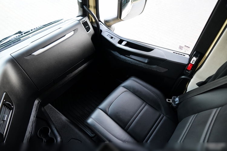 Iveco S-WAY / 570 / RETARDER / KLIMATYZACJA POSTOJOWA / CAŁA NA PODUSZKACH / OPONY 100% / ALUFELGI / SKÓRY / zdjęcie 33