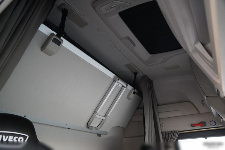 Iveco S-WAY / 570 / RETARDER / KLIMATYZACJA POSTOJOWA / CAŁA NA PODUSZKACH / OPONY 100% / ALUFELGI / SKÓRY / zdjęcie 36