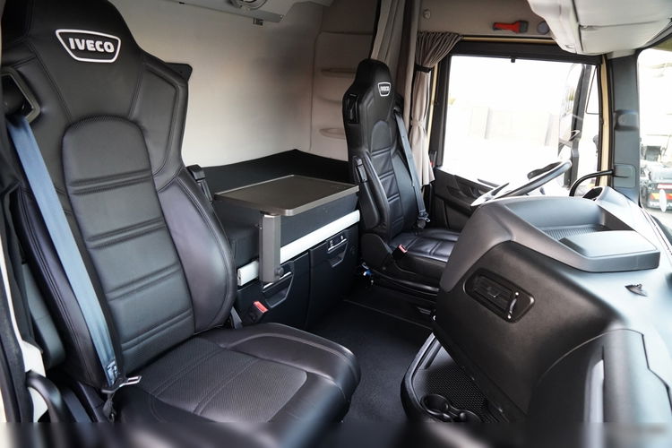 Iveco S-WAY / 570 / RETARDER / KLIMATYZACJA POSTOJOWA / CAŁA NA PODUSZKACH / OPONY 100% / ALUFELGI / SKÓRY / zdjęcie 37