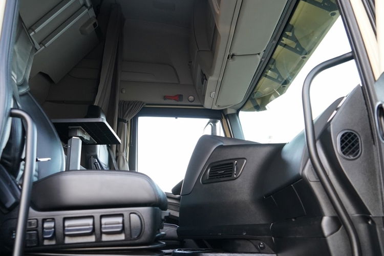 Iveco S-WAY / 570 / RETARDER / KLIMATYZACJA POSTOJOWA / CAŁA NA PODUSZKACH / OPONY 100% / ALUFELGI / SKÓRY / zdjęcie 38