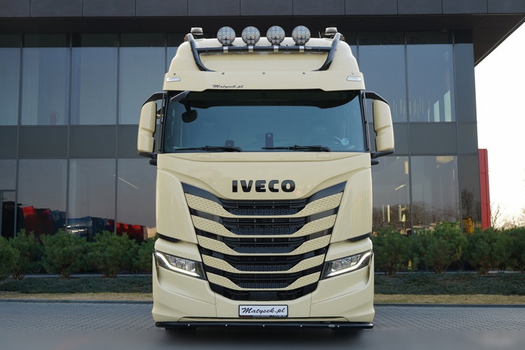 Iveco S-WAY / 570 / RETARDER / KLIMATYZACJA POSTOJOWA / CAŁA NA PODUSZKACH / OPONY 100% / ALUFELGI / SKÓRY / zdjęcie 3