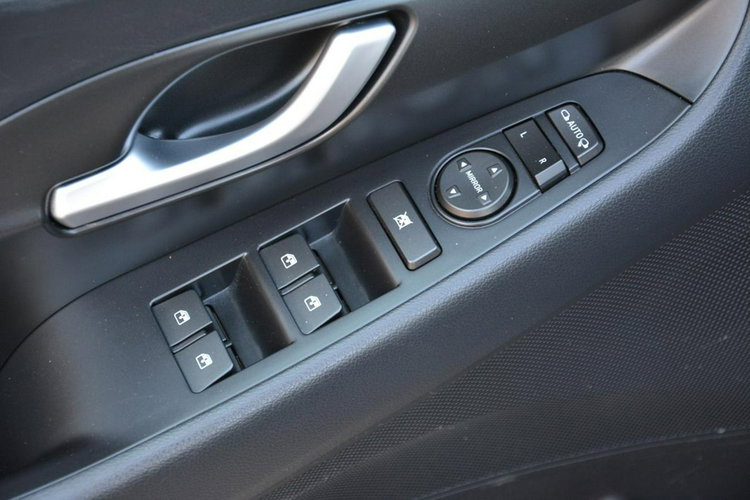 Hyundai i30 Panorama Ful Led Duża Navi Kamera Asyst. pasa Grz.kier Parktr. Alu17 zdjęcie 32