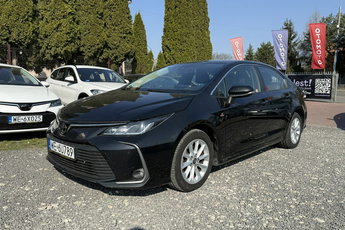 Toyota Corolla czarny Salon Polska Poleasingowy I właściciel Serwis ASO VAT 23% Bezw