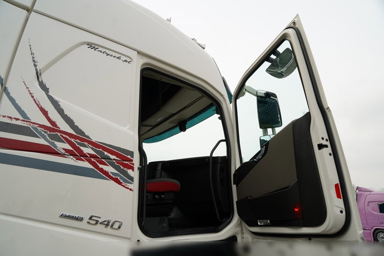 Volvo FH 540 / RETARDER / KLIMATYZACJA POSTOJOWA / I-SHIFT / EURO 6  zdjęcie 31
