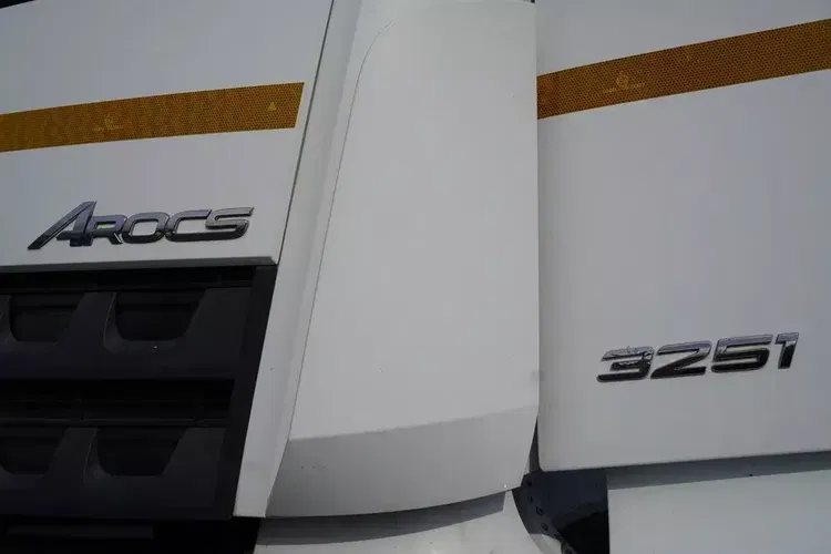 Mercedes Arocs 3251 8x4 / Hakowiec Palfinger T26 / Kabina sypialna / 2 osie skrętne zdjęcie 12