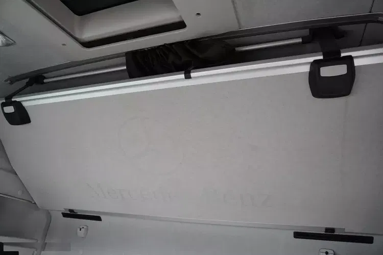 Mercedes Arocs 3251 8x4 / Hakowiec Palfinger T26 / Kabina sypialna / 2 osie skrętne zdjęcie 16