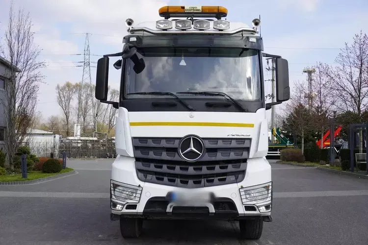 Mercedes Arocs 3251 8x4 / Hakowiec Palfinger T26 / Kabina sypialna / 2 osie skrętne zdjęcie 2