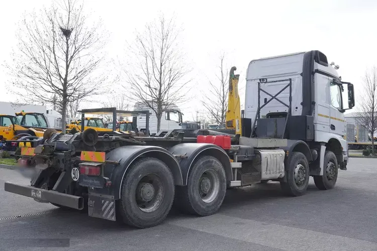 Mercedes Arocs 3251 8x4 / Hakowiec Palfinger T26 / Kabina sypialna / 2 osie skrętne zdjęcie 4