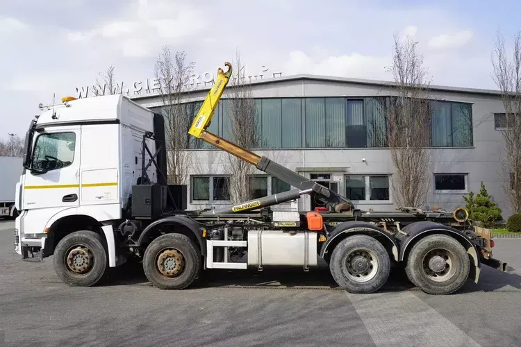 Mercedes Arocs 3251 8x4 / Hakowiec Palfinger T26 / Kabina sypialna / 2 osie skrętne zdjęcie 6