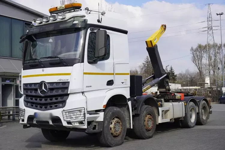 Mercedes Arocs 3251 8x4 / Hakowiec Palfinger T26 / Kabina sypialna / 2 osie skrętne zdjęcie 8