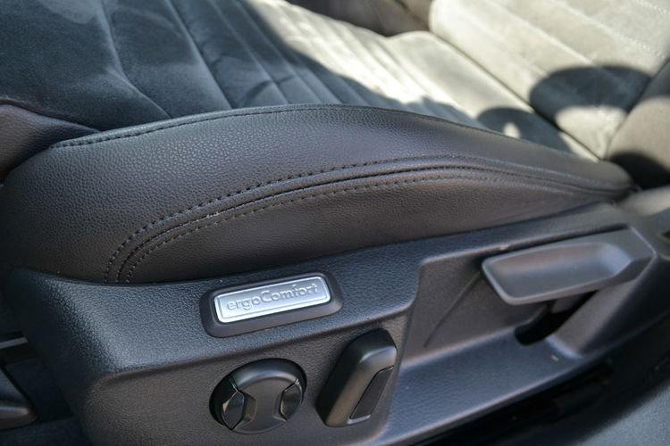 Volkswagen Passat Bardzo Ładny Virtual KeyllessGo LED El. Fotele DSG zdjęcie 15