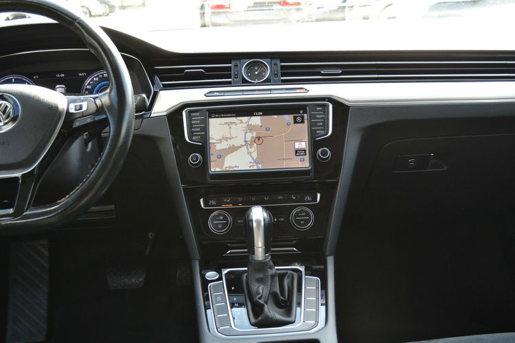 Volkswagen Passat Bardzo Ładny Virtual KeyllessGo LED El. Fotele DSG zdjęcie 22