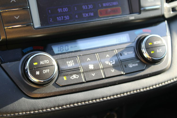 Toyota RAV-4 Salon Polska skóra automat 4WD zdjęcie 27