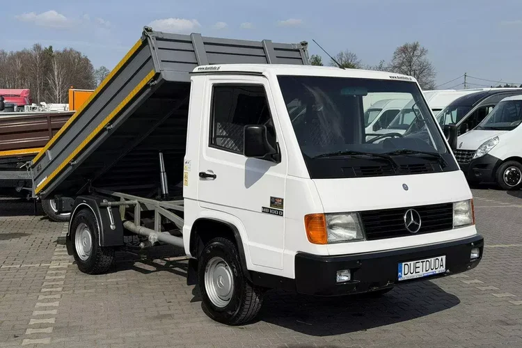 Mercedes MB 100 zdjęcie 31