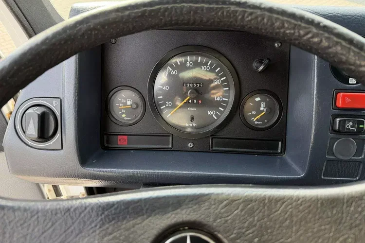 Mercedes MB 100 zdjęcie 52