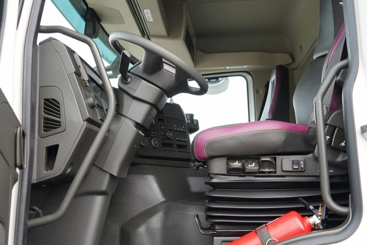 Volvo FMX 460 / 8x4 / GRUSZKA 9m3 / BETONOMIESZARKA / SCHWING STETTER / 9 M3 / I-SHIFT/ ALUFELGI / EURO 6 zdjęcie 31