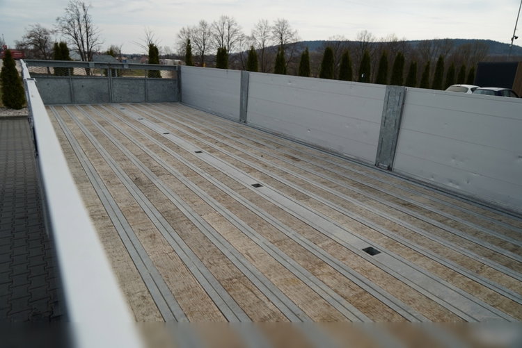 Iveco 180E25 / 4X2 / SKRZYNIOWY 7, 5m + HDS HYVA HB150X MAX UDŹWIG 5 200KG / STEROWNIE RADIOWE  / ROTATOR / AUTOMAT  zdjęcie 22