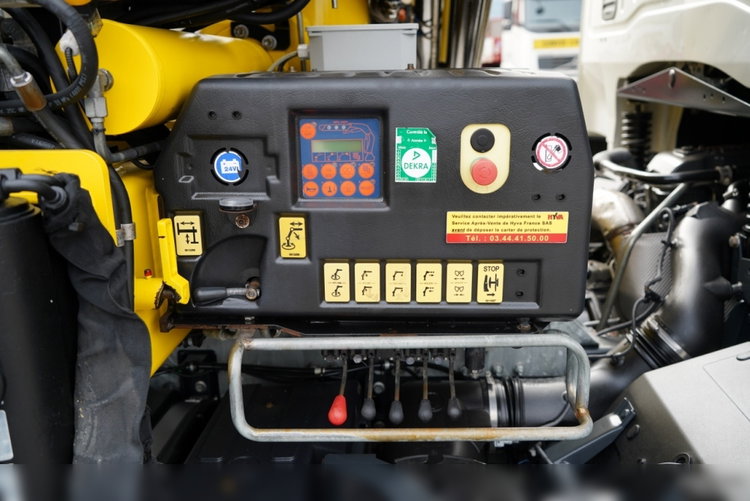 Iveco 180E25 / 4X2 / SKRZYNIOWY 7, 5m + HDS HYVA HB150X MAX UDŹWIG 5 200KG / STEROWNIE RADIOWE  / ROTATOR / AUTOMAT  zdjęcie 24