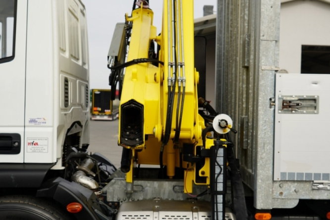 Iveco 180E25 / 4X2 / SKRZYNIOWY 7, 5m + HDS HYVA HB150X MAX UDŹWIG 5 200KG / STEROWNIE RADIOWE  / ROTATOR / AUTOMAT  zdjęcie 25