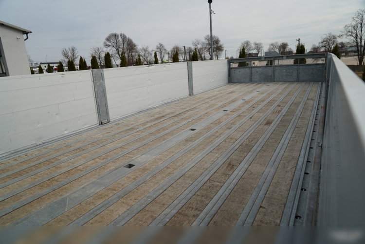 Iveco 180E25 / 4X2 / SKRZYNIOWY 7, 5m + HDS HYVA HB150X MAX UDŹWIG 5 200KG / STEROWNIE RADIOWE  / ROTATOR / AUTOMAT  zdjęcie 26