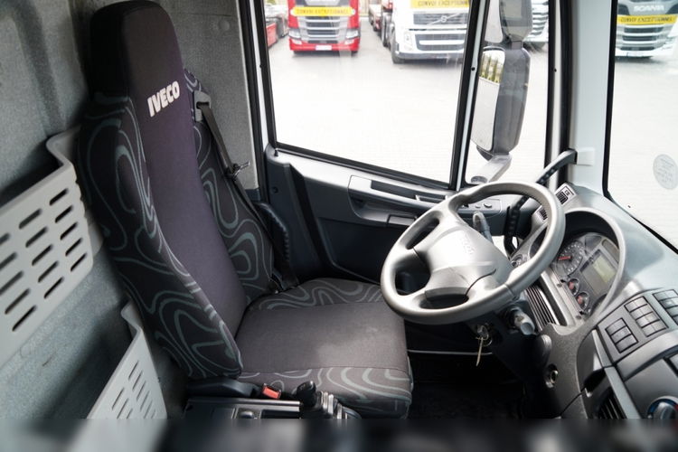 Iveco 180E25 / 4X2 / SKRZYNIOWY 7, 5m + HDS HYVA HB150X MAX UDŹWIG 5 200KG / STEROWNIE RADIOWE  / ROTATOR / AUTOMAT  zdjęcie 30