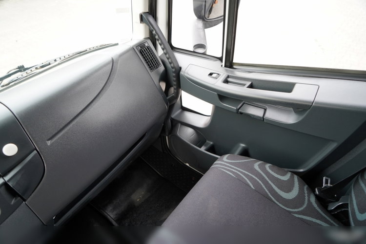 Iveco 180E25 / 4X2 / SKRZYNIOWY 7, 5m + HDS HYVA HB150X MAX UDŹWIG 5 200KG / STEROWNIE RADIOWE  / ROTATOR / AUTOMAT  zdjęcie 33