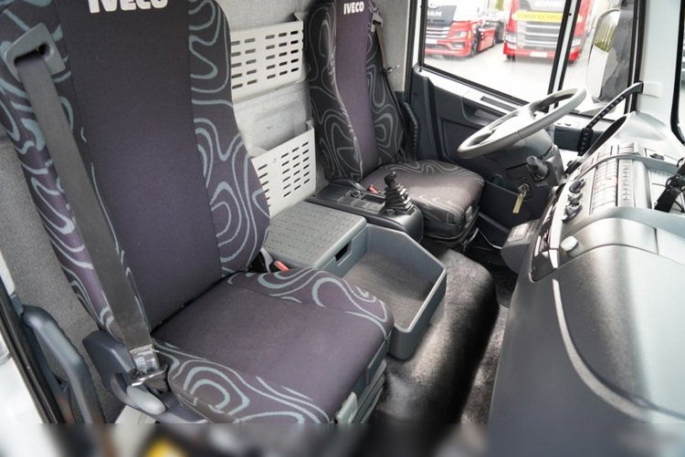 Iveco 180E25 / 4X2 / SKRZYNIOWY 7, 5m + HDS HYVA HB150X MAX UDŹWIG 5 200KG / STEROWNIE RADIOWE  / ROTATOR / AUTOMAT  zdjęcie 37