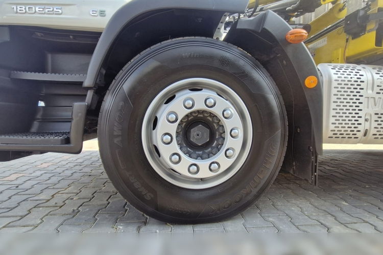 Iveco 180E25 / 4X2 / SKRZYNIOWY 7, 5m + HDS HYVA HB150X MAX UDŹWIG 5 200KG / STEROWNIE RADIOWE  / ROTATOR / AUTOMAT  zdjęcie 45