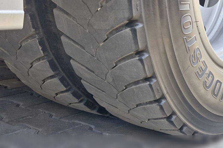 Iveco 180E25 / 4X2 / SKRZYNIOWY 7, 5m + HDS HYVA HB150X MAX UDŹWIG 5 200KG / STEROWNIE RADIOWE  / ROTATOR / AUTOMAT  zdjęcie 46