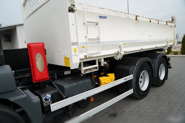 MAN TGS 26.400 / 6X4 / 2 STRONNA WYWROTKA / HYDROBURTA / AUTOMAT / EURO 6 zdjęcie 24