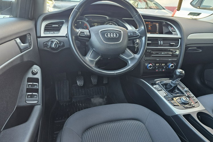 Audi A4 zdjęcie 19