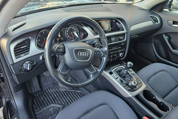 Audi A4 zdjęcie 27