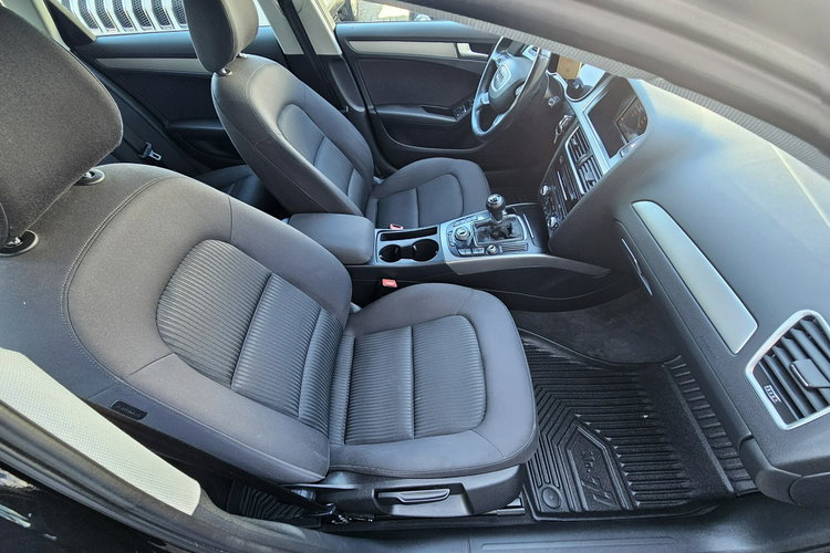 Audi A4 zdjęcie 31