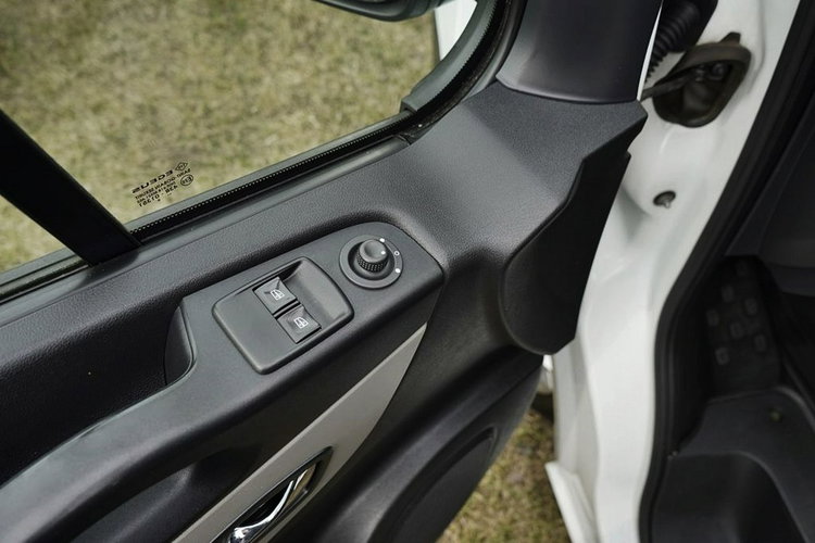 Renault Trafic 1.6DCI Klima, 102tys.km, serwis, 100%, 2019r. zdjęcie 14