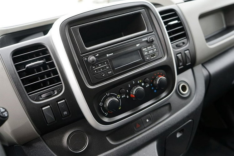 Renault Trafic 1.6DCI Klima, 102tys.km, serwis, 100%, 2019r. zdjęcie 21