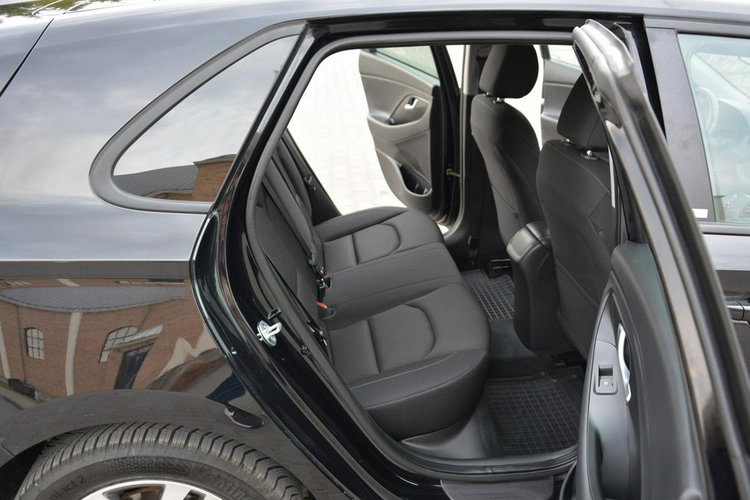 Hyundai i30 Lift Ledy CarPlay Klimatronic Navi Kamera Asystent pasa zdjęcie 15